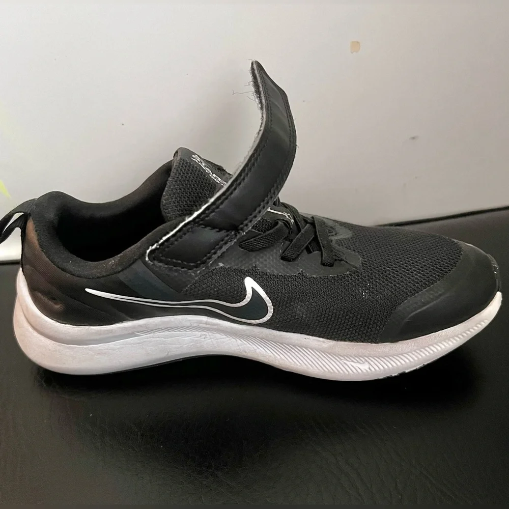 Kids’ Nike Star Runner Sneakers 1.5Y